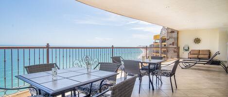 Appart'hôtel, plusieurs lits, balcon, vue océan (Sonoran Sky SKY 1401) | Restauration extérieure