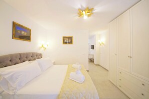 Apartamento, patio | 1 dormitorio, cortinas opacas, sistema de insonorización