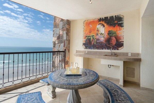 Condo, Plusieurs lits, balcon, vue sur l’océan (Sonoran Sky SKY 1209) | Restauration en plein air