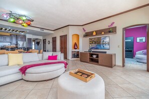 Condo, Plusieurs lits, balcon, vue sur l’océan (Sonoran Sky SKY 902) | Aire de séjour