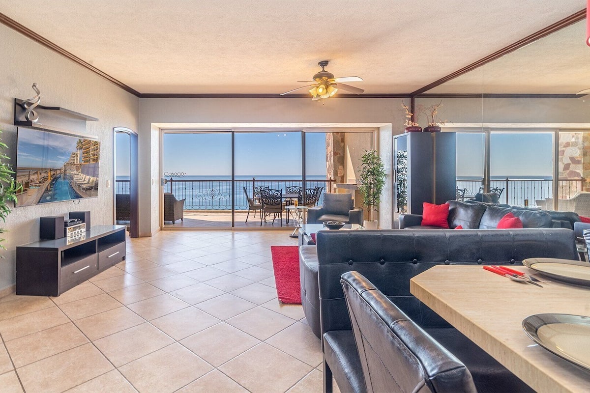 Condo, varias camas, balcón, vista al océano (Sonoran Sky SKY 802) | Área de sala de estar