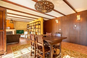 Dining - São Julião Retreat | Pool, Jacuzzi & Garden Escape (Viana do Castelo)