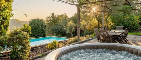 屋外ダイニングエリア