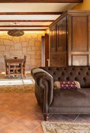 TV, fireplace - São Julião Retreat | Pool, Jacuzzi & Garden Escape (Viana do Castelo)