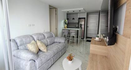 Apt in Giron, 3 blocks from the main park and 15 minutes from the airport!