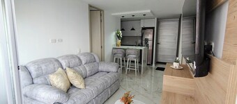 Apt in Giron, 3 blocks from the main park and 15 minutes from the airport!