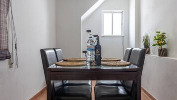 Townhome, Garden View | Private kitchen | Full-sized fridge, microwave, oven, stovetop