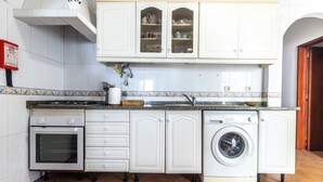 Casa adosada, vistas al jardín | Cocina privada
