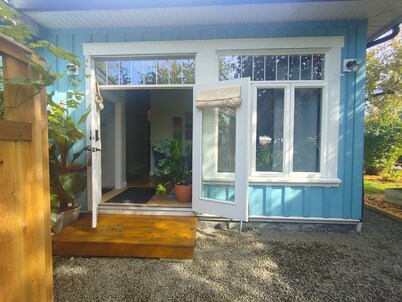 Spruce Suite - Beach and Vineyard steps away!
