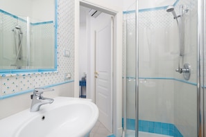 Luxury Apartment, Sea View | Bathroom