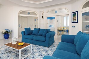 Luxury Apartment, Sea View | Living area | 46-inch flat-screen TV with digital channels - La Casa di Terry (Sorrento)