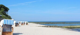 The beautifully furnished vacation apartment "Zum Strandkorb 22" is close to the beach and is ideal for families with 1 to 3 children