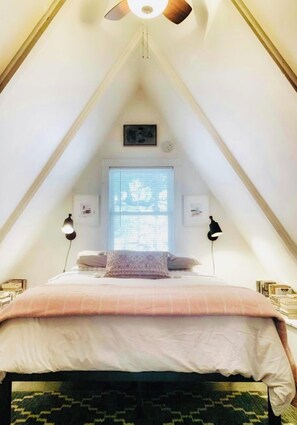 Room - Magical secluded 2-bedroom A-frame cabin in charming Franklin (Franklin)