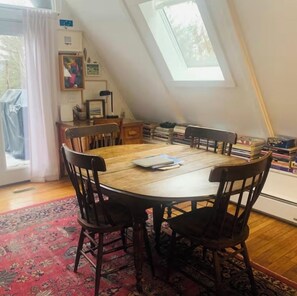 Dining - Magical secluded 2-bedroom A-frame cabin in charming Franklin (Franklin)