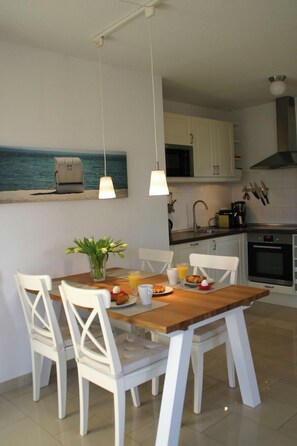 Dining - Vacation apartment Meeresrauschen (Ostseebad Nienhagen)