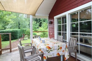 Outdoor dining - Very large property on the edge of the "Buchenberg" park (Bad Doberan)