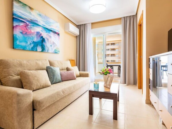 House, 3 Bedrooms, Terrace | Living area