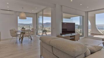 House, 3 Bedrooms, Terrace | Living area