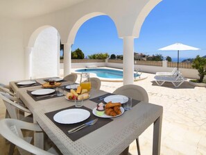 Casa, vários quartos, terraço | Opções para refeição ao ar livre