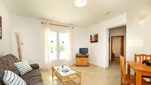 Rumah, beberapa kamar, teras | Area keluarga