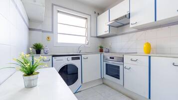 House, 3 Bedrooms, Terrace | Private kitchen