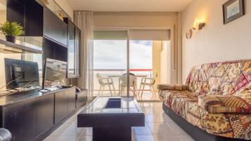 House, 3 Bedrooms, Terrace | Living area