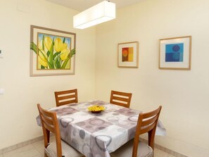Casa, 4 quartos, terraço | Opções para refeição