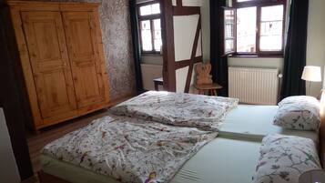 2 Schlafzimmer, Reisekinderbett, kostenloses WLAN, Bettwäsche