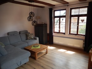 Smart TV, books - Tasteful half-timbered apartment in the heart of Michelstadt's old town! (Michelstadt)