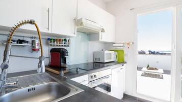 House, 4 Bedrooms, Terrace | Private kitchen