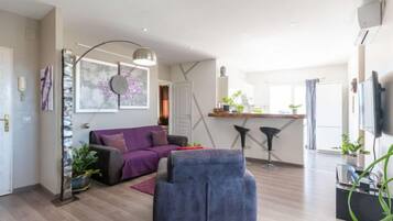 House, 4 Bedrooms, Terrace | Living area