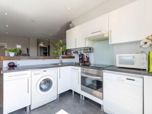 Casa, 4 quartos, terraço | Cozinha privada