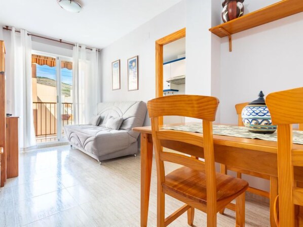 Nhà, 3 phòng ngủ, hiên | Khu phòng khách