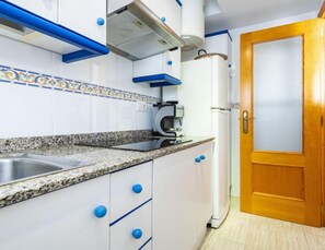 House, 3 Bedrooms, Terrace | Dapur peribadi