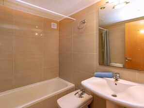 House, 3 Bedrooms | Bathroom