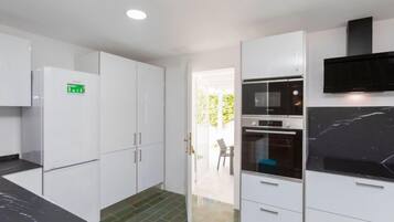 Villa, 6 Bedrooms, Terrace | Private kitchen