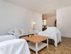 Villa, 6 chambres, terrasse | Coin séjour