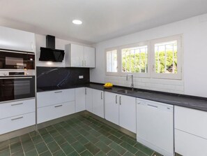 Villa, 6 Bedrooms, Terrace | Private kitchen