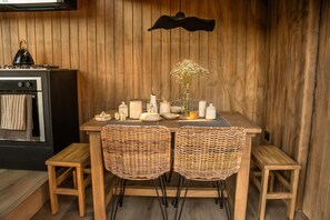 Dining - Patagonia eco-lodge! Ideal lodge to connect with nature (Las Ensenada)