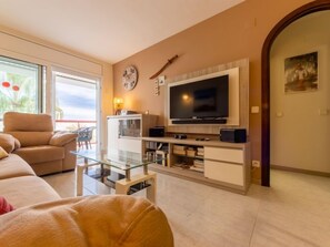 House, 3 Bedrooms, Terrace | Living area