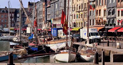 Beautiful apartment in a townhouse with a garden, fully renovated in 2021.