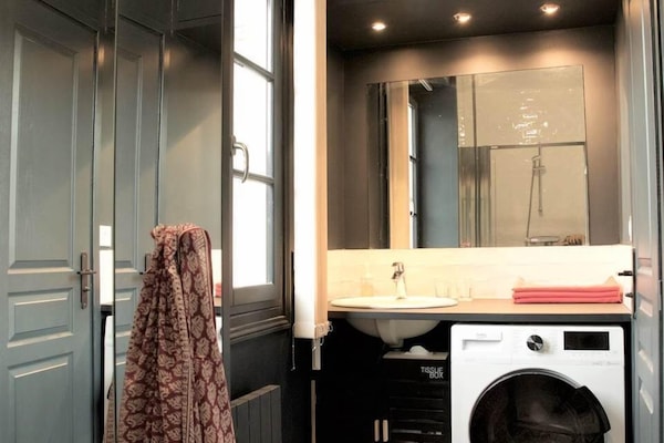 Eco-friendly toiletries, hair dryer, towels