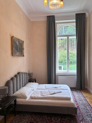 2 chambres, fer et planche à repasser, Wi-Fi, draps fournis