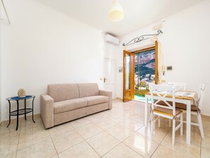 Panoramic House, Sea View | Living area