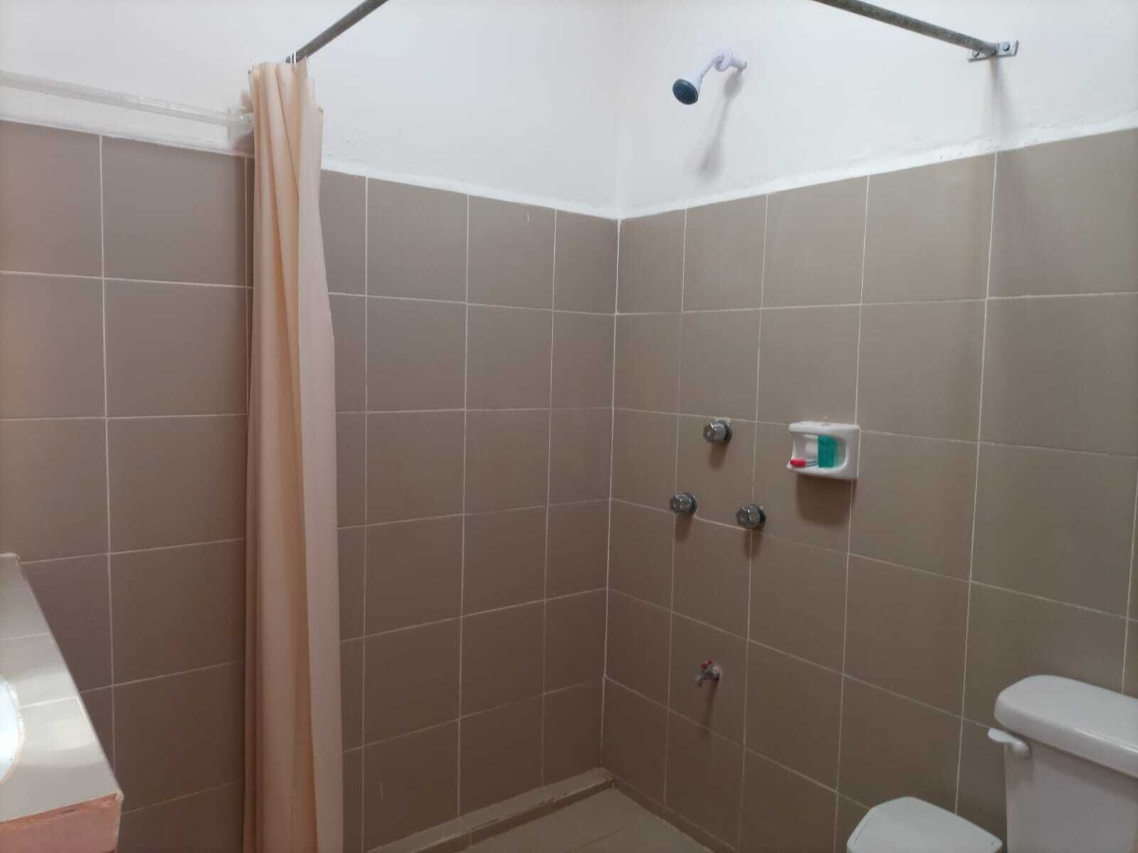 Dusche, Handtücher, Seife, Shampoo