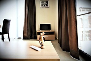 Apartment, 1 Bedroom, Balcony | Living room