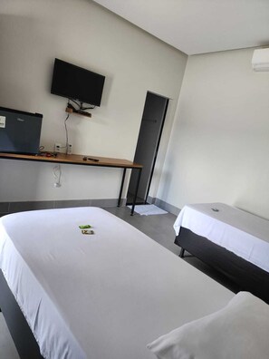 Quarto duplo, varanda | Escrivaninha, Wi-Fi de cortesia