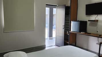 Single Room, Patio