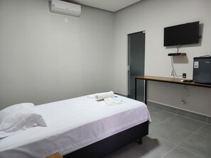 Single Room, Patio | Desk, free WiFi - Friper Hotel (Jaraguá)