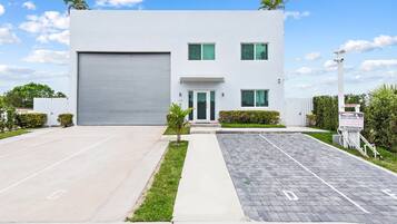 Apartment (1 Bedroom) | Interior